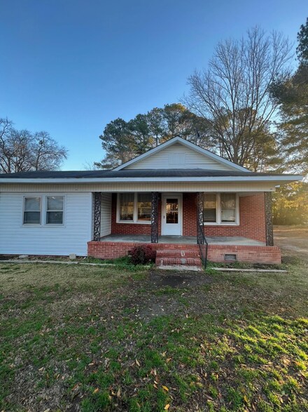 204 Shields St, Clinton, NC 28328