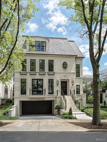 132 N Brentwood Blvd, Clayton, MO 63105