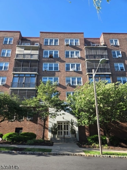 5 Roosevelt Place C004e C Unit E, Montclair Twp., NJ 07042