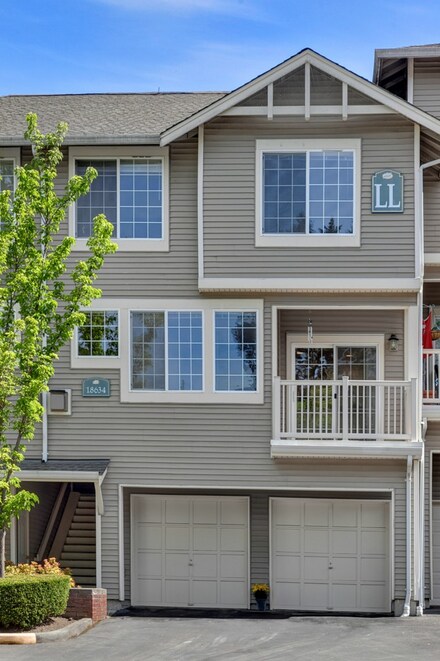 18634 NE 55th Way, Redmond, WA 98052
