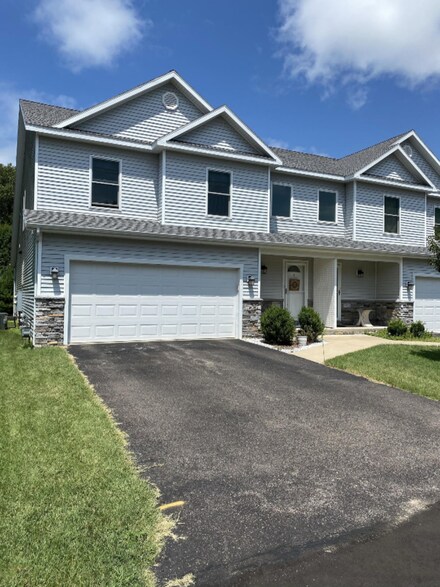2527 Holiday House Rd Unit 25, Saint Joseph, MI 49085