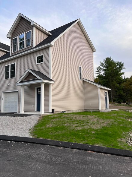 1 Mill Falls Rd, Pembroke, NH 03275