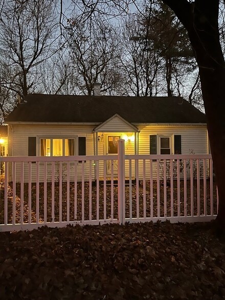 19 Phillips Ave, Fitchburg, MA 01420