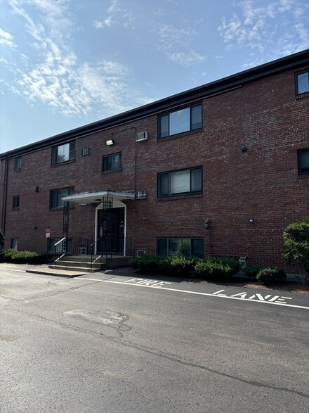 69 Nicholas Rd Unit D, Framingham, MA 01701
