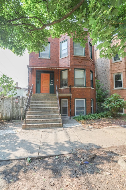 2315 W School St Unit 2, Chicago, IL 60618