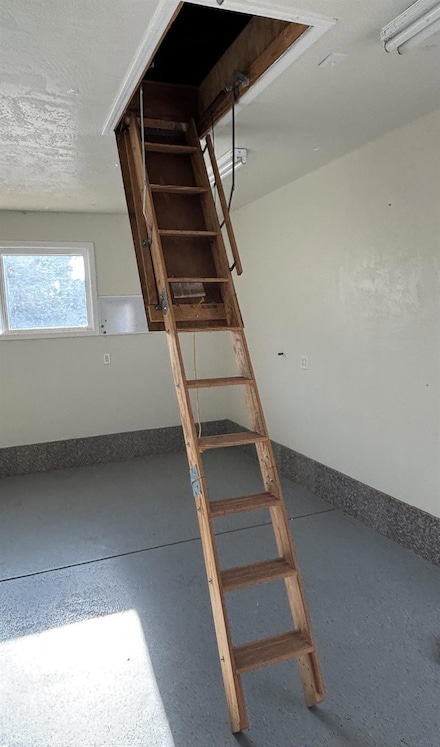 8296 Hautly Ln, Valley Springs, CA 95252