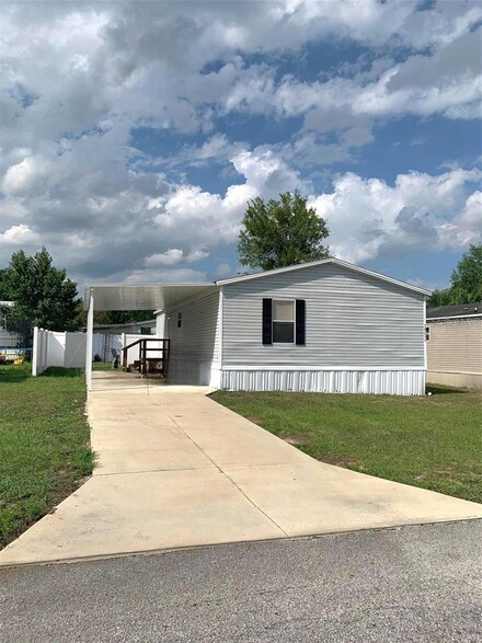 38039 Leondias Dr, Zephyrhills, FL 33542
