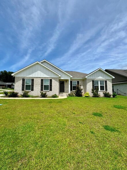 509 Sprucepine Rd, Dothan, AL 36301