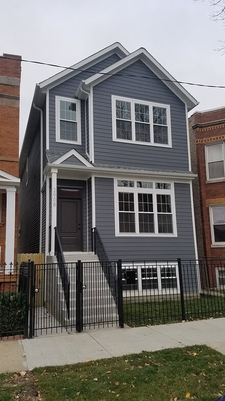 2908 N Sawyer Ave, Chicago, IL 60618