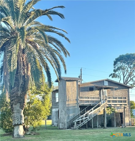 509 N 9th St, Port O Connor, TX 77982