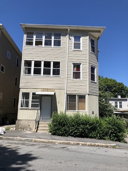 118 Eastern Ave, Worcester, MA 01605