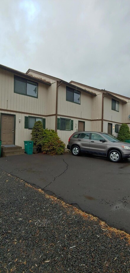 858 Homedale Rd, Klamath Falls, OR 97603