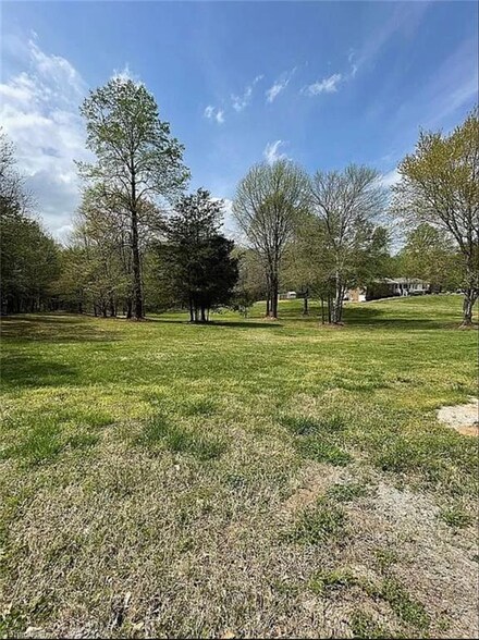 3012 Mathews View Ln, Winston Salem, NC 27105