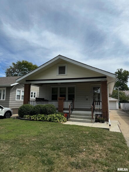 1720 S State St, Springfield, IL 62704