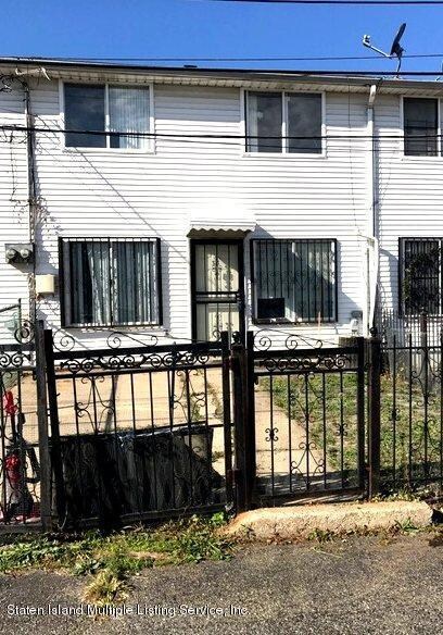 38 Thelma Ct, Staten Island, NY 10304