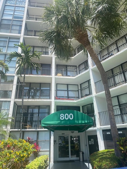 800 Parkview Dr Unit 104, Hallandale Beach, FL 33009
