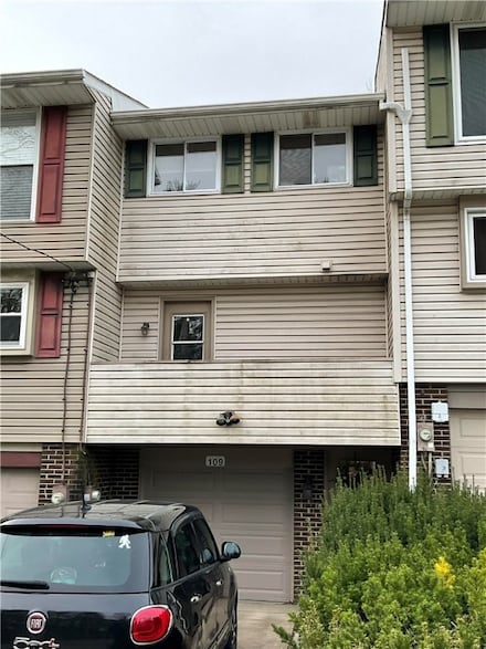 109 Gringo Independence Rd Unit R, Aliquippa, PA 15001