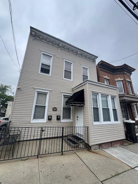 212 68th St Unit 1, Guttenberg, NJ 07093
