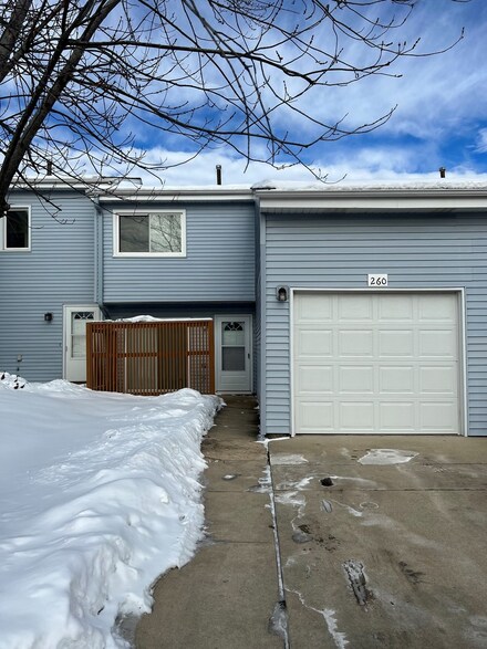 260 E Alpine Dr, Glendale Heights, IL 60139