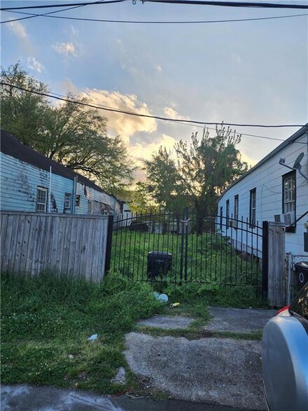 1330 Annette St, New Orleans, LA 70116
