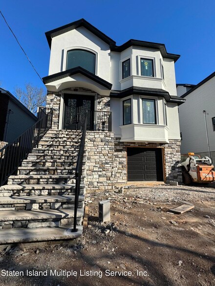 527 Richard Ave, Staten Island, NY 10309