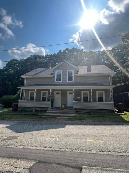 462 3rd Ave, Woonsocket, RI 02895