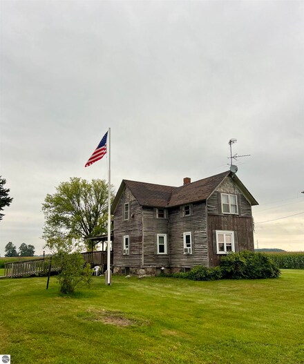 18200 Frost Rd, Hemlock, MI 48626