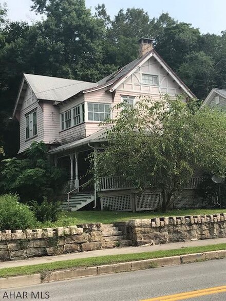 315 E Main St, Everett, PA 15537