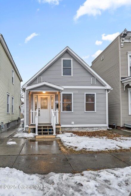 415 6th Ave, Troy, NY 12182