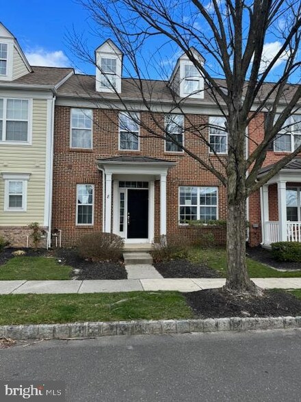 8 Matlack Dr, Voorhees, NJ 08043