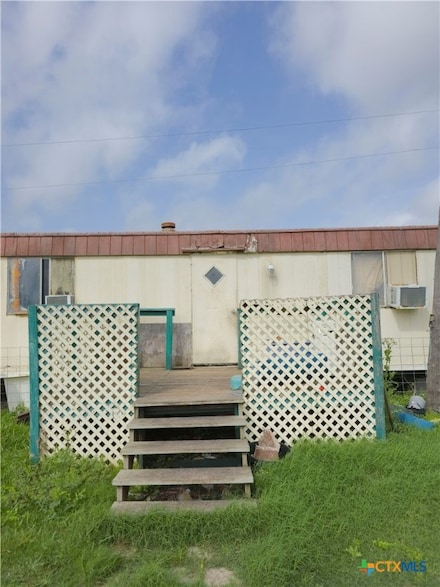 36 Old River Rd N, Palacios, TX 77465