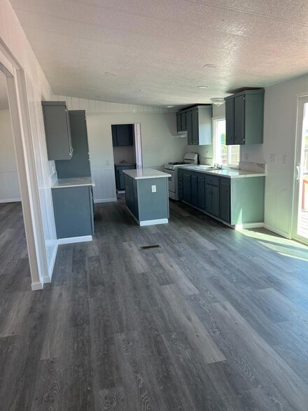 7520 S Elm Ave, Fresno, CA 93706