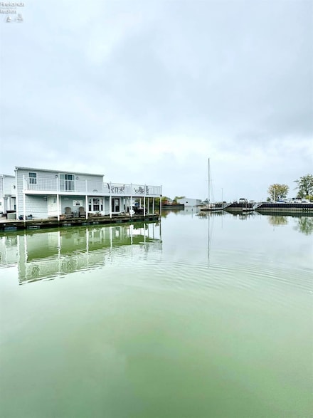 1805 W Lakeshore Dr, Port Clinton, OH 43452
