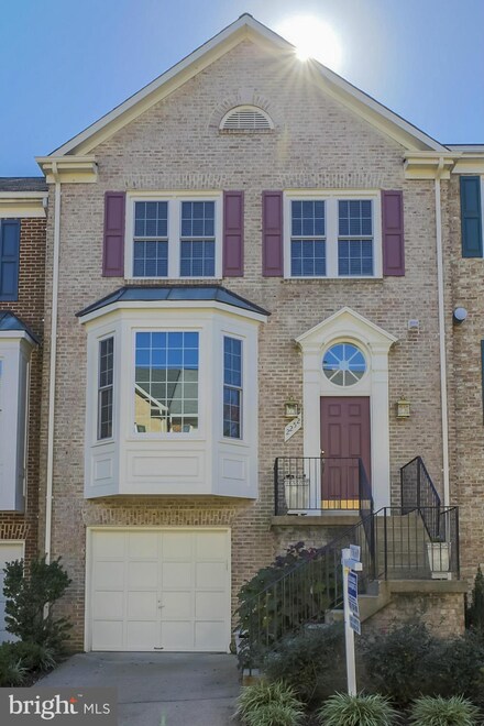 2252 Journet Dr, Dunn Loring, VA 22027