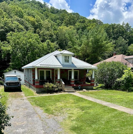 4368 Anawalt Ridge Rd, Anawalt, WV 24808