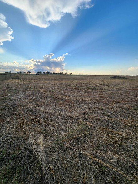 15001 W Southgate Rd, Lahoma, OK 73754