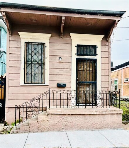 1313 Marigny St, New Orleans, LA 70117