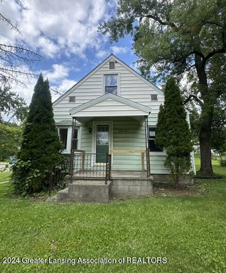 1818 Reo Rd, Lansing, MI 48910