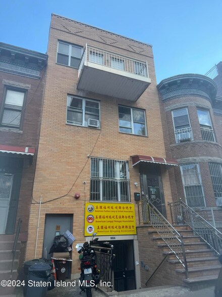 664 51st St Unit 3A, Brooklyn, NY 11220