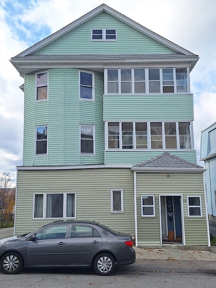 70 Sterling St, Worcester, MA 01610