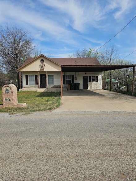 1005 SE 8 1 2 St, Mineral Wells, TX 76067