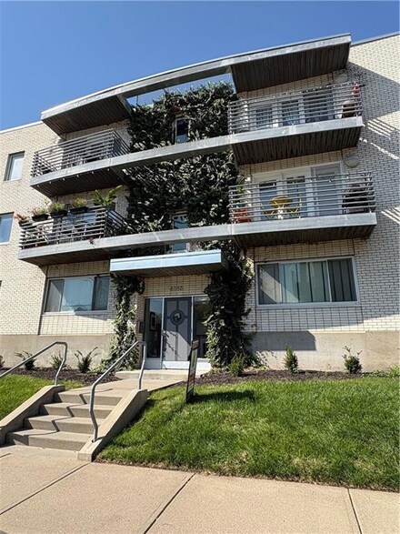 4516 Broadway Unit 104, Kansas City, MO 64111