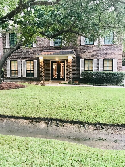 14 Ridgeline Ct, Spring, TX 77381