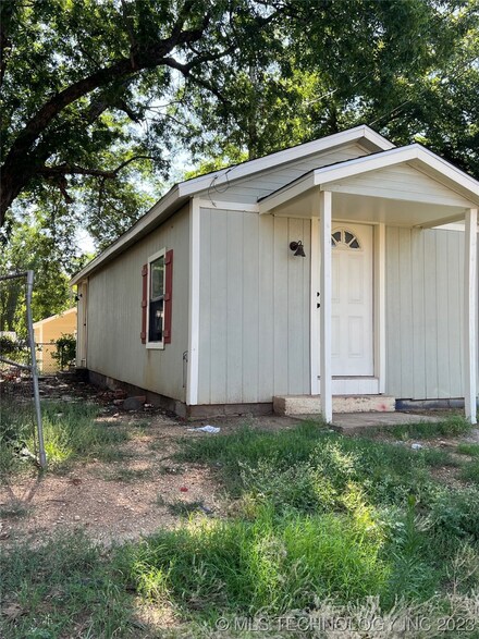 713 W 10th St, Sulphur, OK 73086