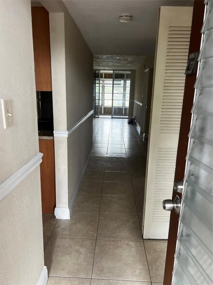 3141 NW 47th Terrace Unit 221, Lauderdale Lakes, FL 33319