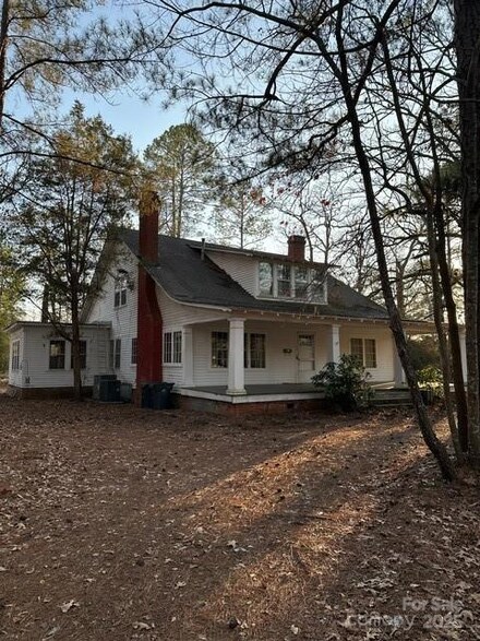 217 W Edinborough Ave, Raeford, NC 28376