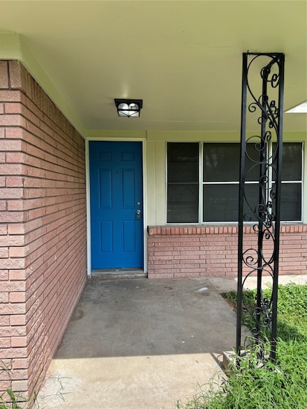 14410 Henry Rd, Houston, TX 77060