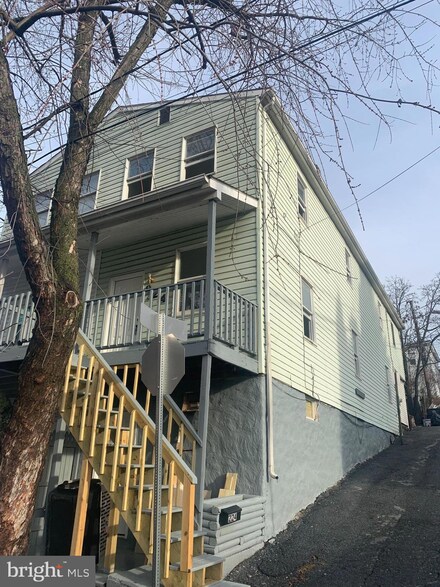 224 Mulberry St, Steelton, PA 17113
