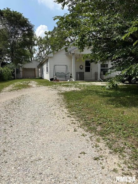 524 Dempsey St, Creve Coeur, IL 61610