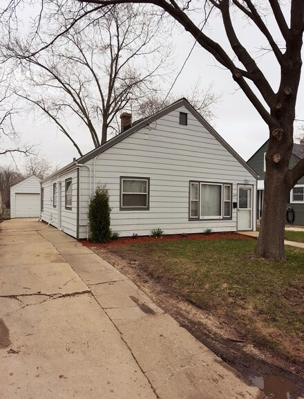 523 Lindberg Ct, Elgin, IL 60123